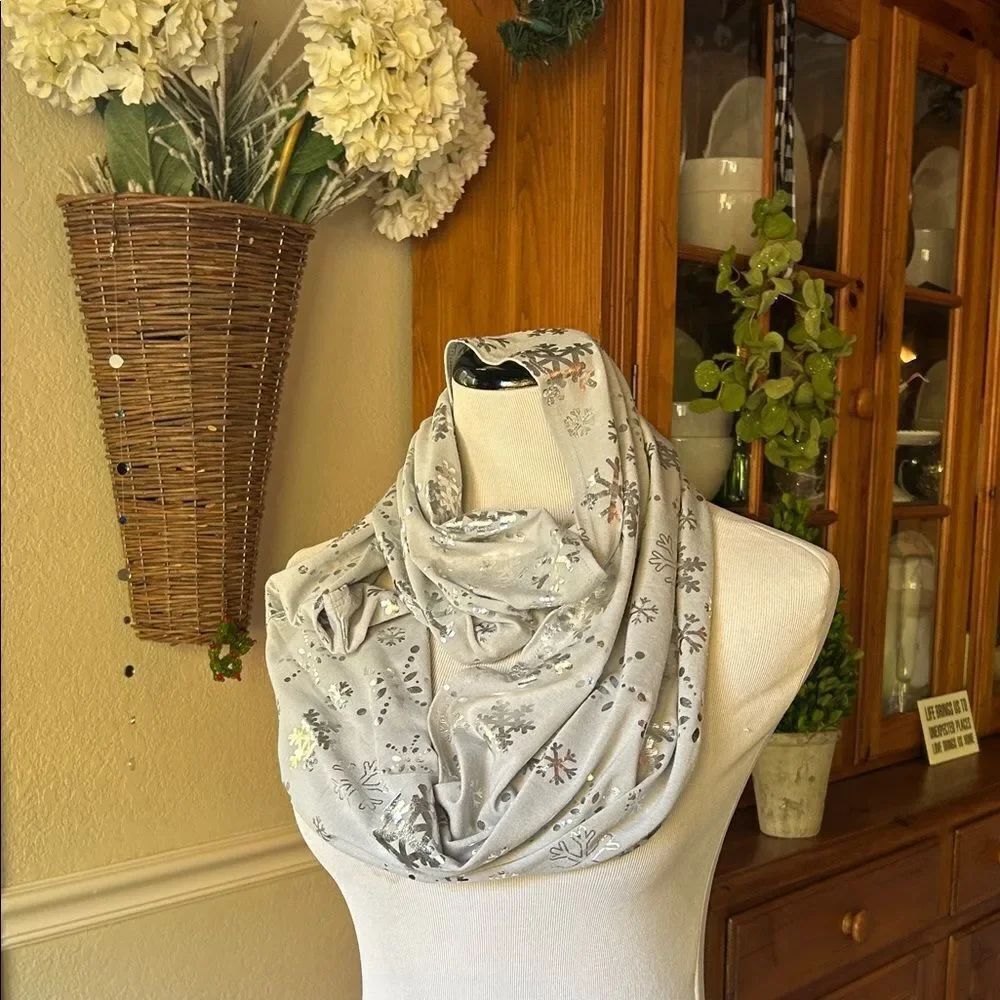 Elegant Gray Sliver Snowflake Infinity Scarf
